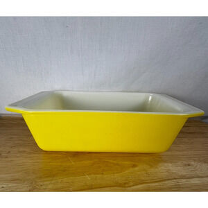 Vintage Pyrex 913 Loaf Pan Lemon Yellow Ovenware Dish USA 8 1/2 x 4 1/2 x 2 1/2